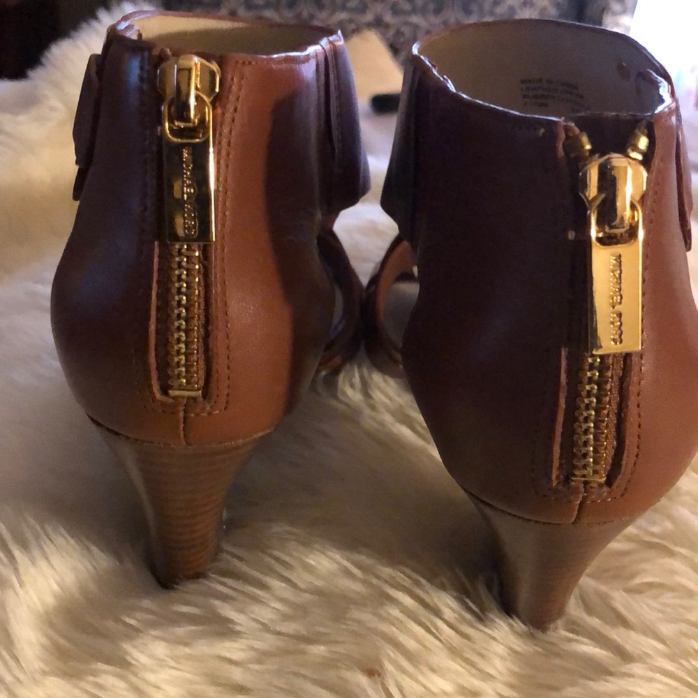 Shoes - Picture 7 of 8